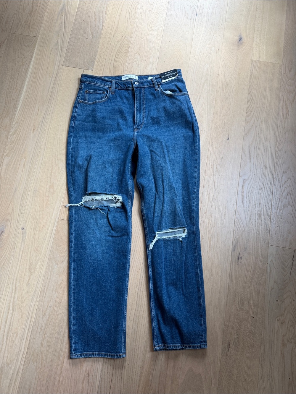 NWT Abercrombie &Fitch Curve Love Ankle Straight Ultra High Rise Size 32